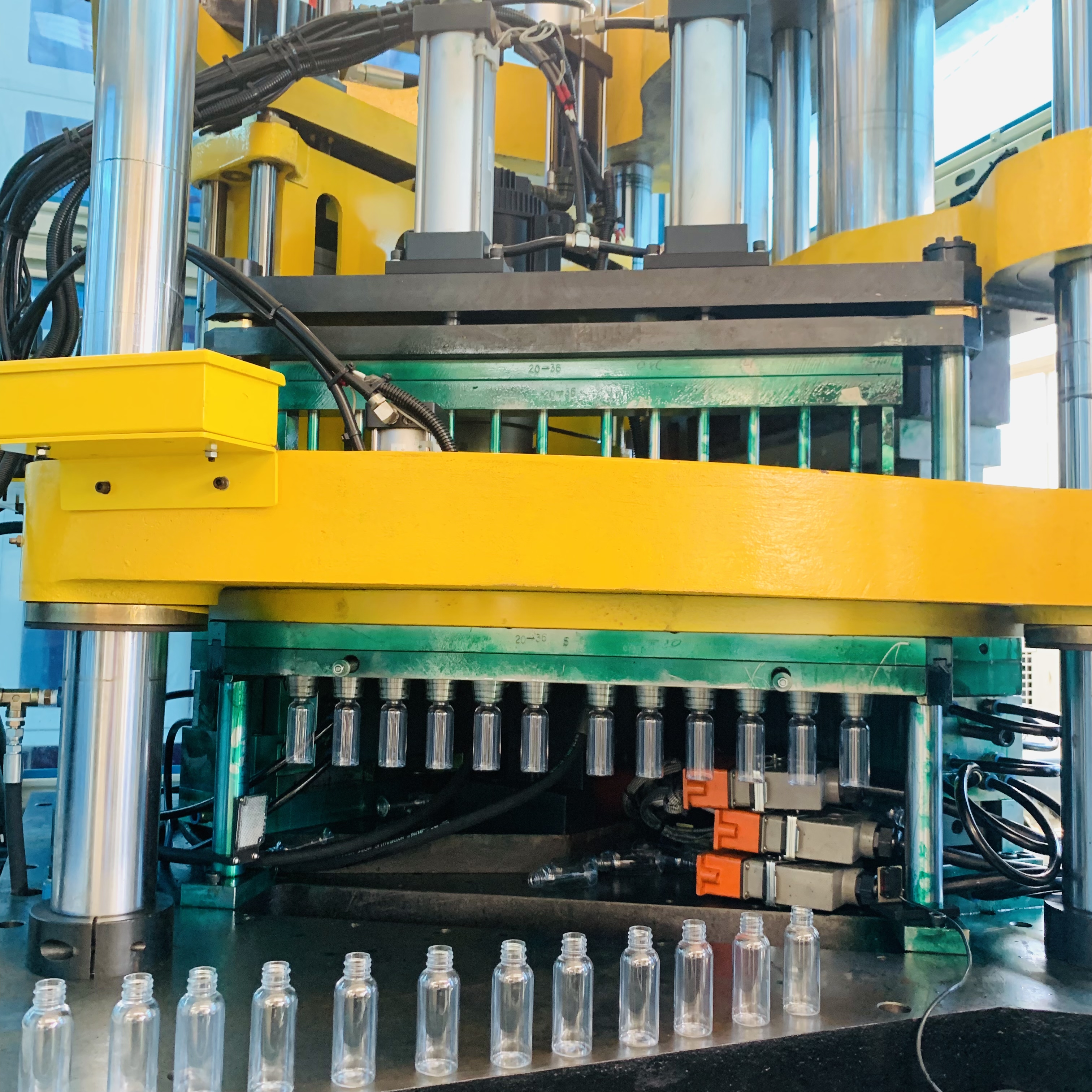 塑料PET消毒喷雾瓶制造机注射拉伸吹塑机