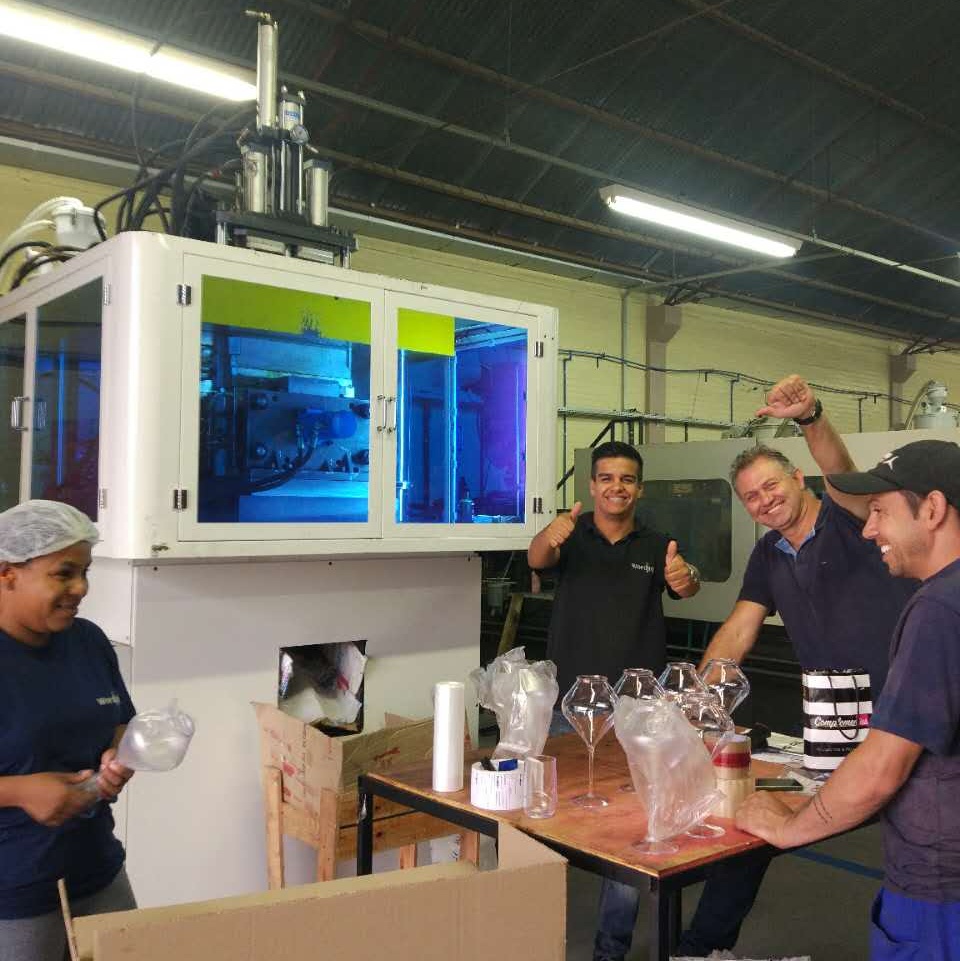 M&aacute;quina de moldeo por inyecci&oacute;n y soplado de copa de champ&aacute;n y vino de pl&aacute;stico