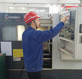 注拉吹成型机模具车间