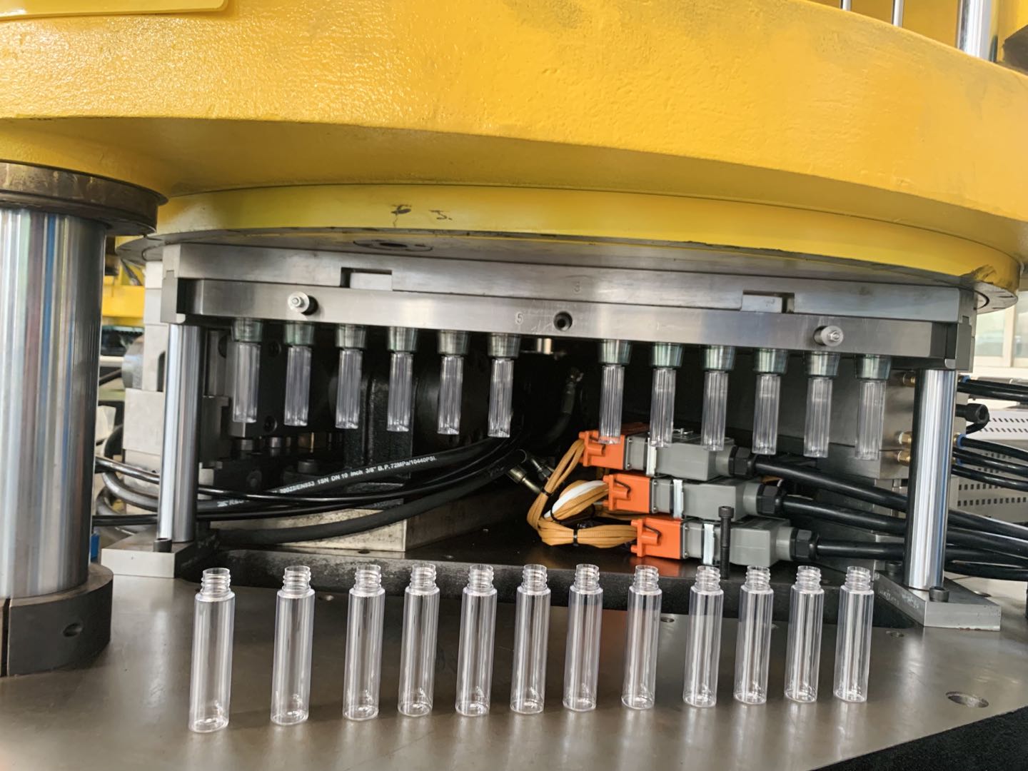 热销广口8腔药品容器ISBM机