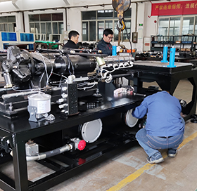 注拉吹成型机模具车间